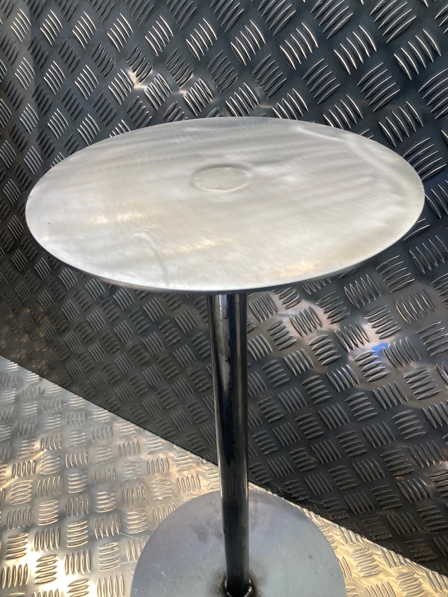 Urban Loft Look Industrial Style Round Table