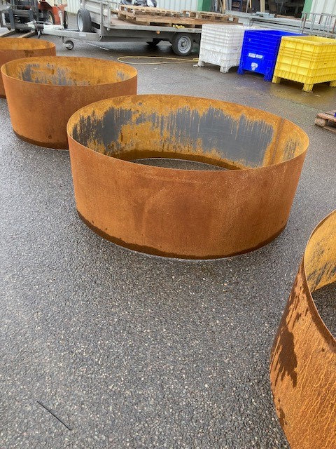 Weathered Steel Raised Round Open Bottom Planter Beds